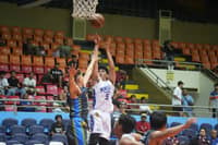 Tamaraws hang tough, pip Risers