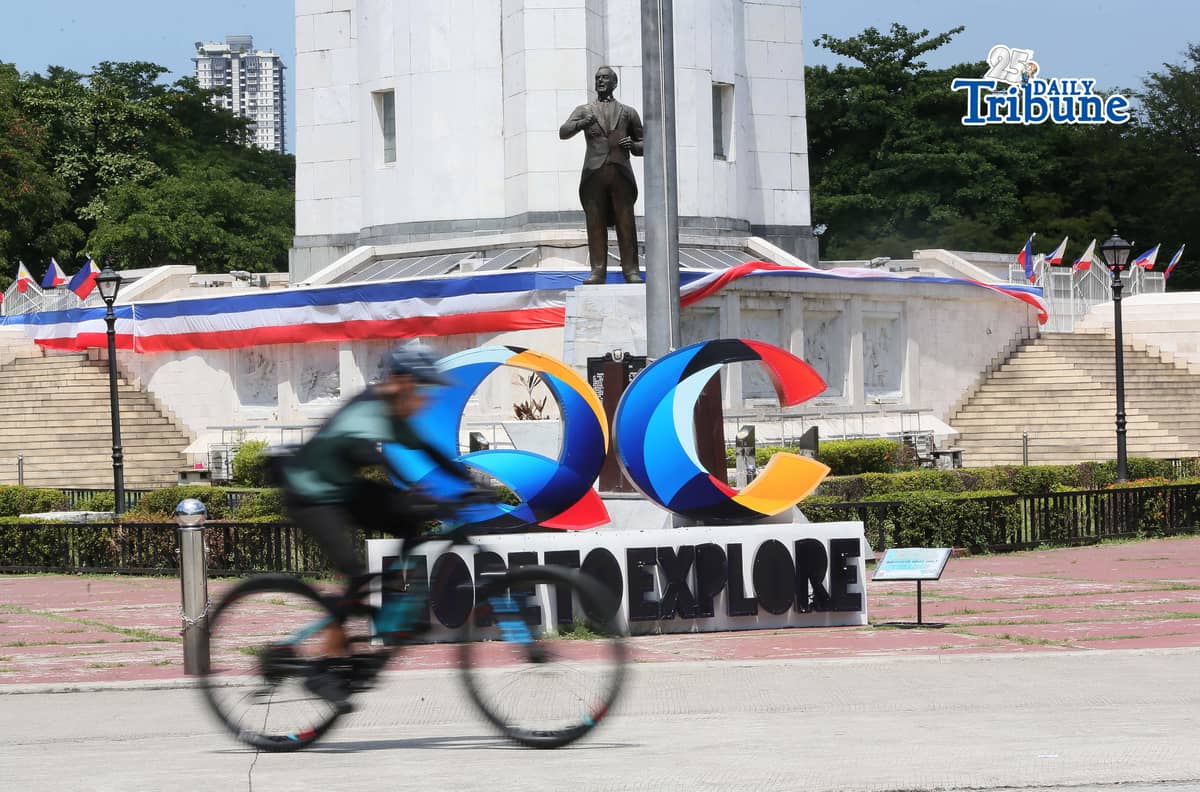 (May 23 2026) Philippine Flag seen at Quezon City Circle on Saturday May 23 2026, Days before the National Flag Day celebration on May 28. Photo/Analy Labor