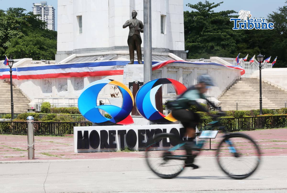 (May 23 2026) Philippine Flag seen at Quezon City Circle on Saturday May 23 2026, Days before the National Flag Day celebration on May 28. Photo/Analy Labor
