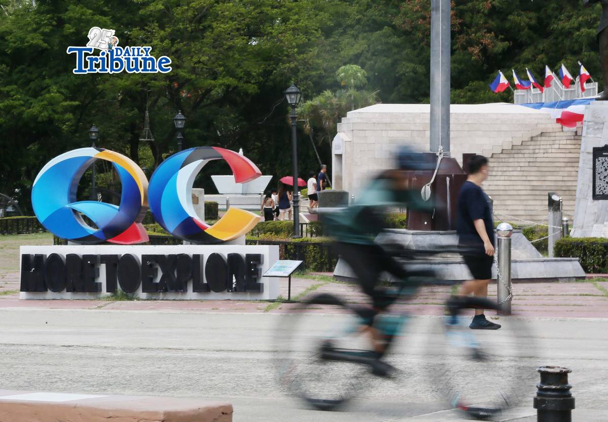 (May 23 2026) Philippine Flag seen at Quezon City Circle on Saturday May 23 2026, Days before the National Flag Day celebration on May 28. Photo/Analy Labor