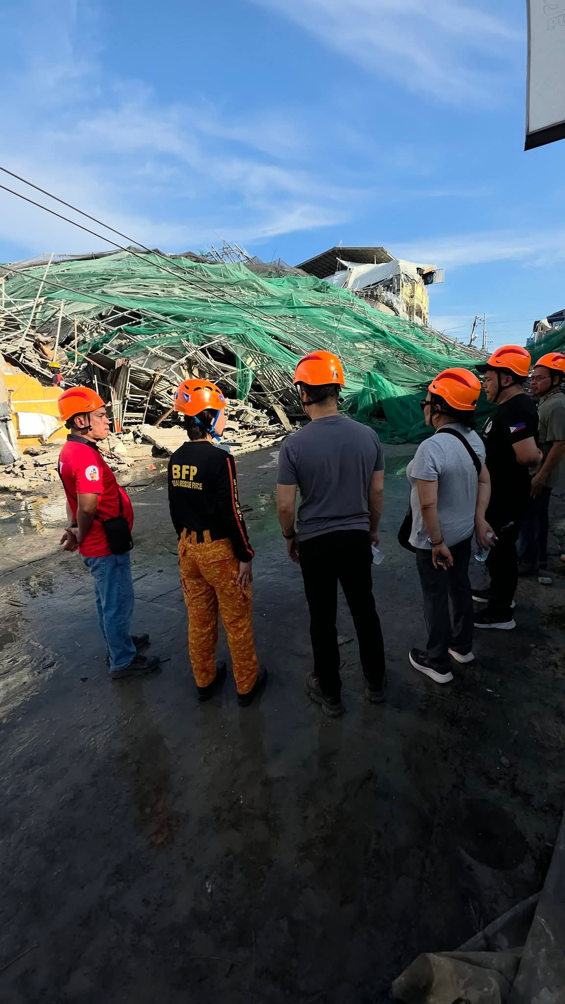 MMDA sends rescue assets as Angeles City building leaves dozens feared buried