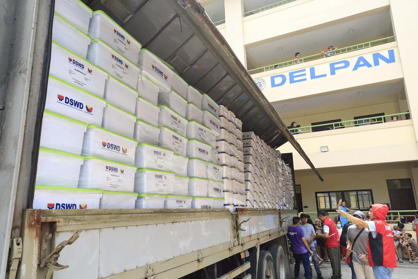 Over 2,000 families receive assistance after Manila blaze