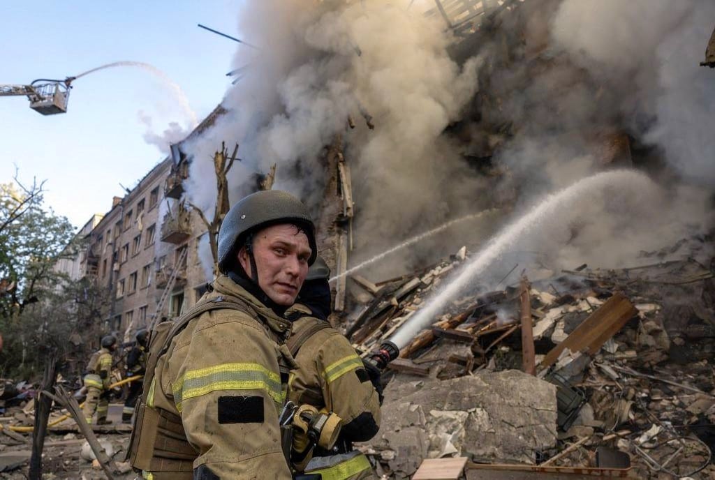 Missiles, drones pound Kyiv, 4 killed 