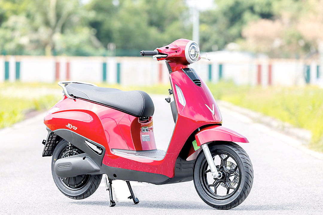VinFast shows e-scooter commute