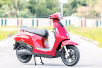 VinFast shows e-scooter commute