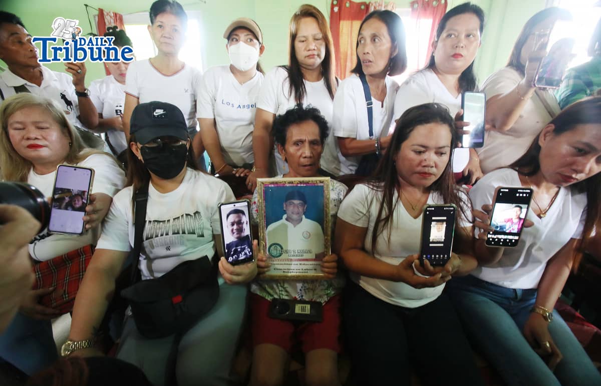 (May 25 2026) Relatives of the missing “sabungeros”  shows a photo of their relatives and speak at the press conference held at Hagonoy Bulacan on Monday May 25 2026, to denied the allegation that they had abandoned the case, they said that they were not required to attend the hearing unless they were specifically called upon. They also cited the financial burden of transportation costs, noting that complainants from Bulacan would have to travel to Laguna for the hearing. Photo/Analy Labor