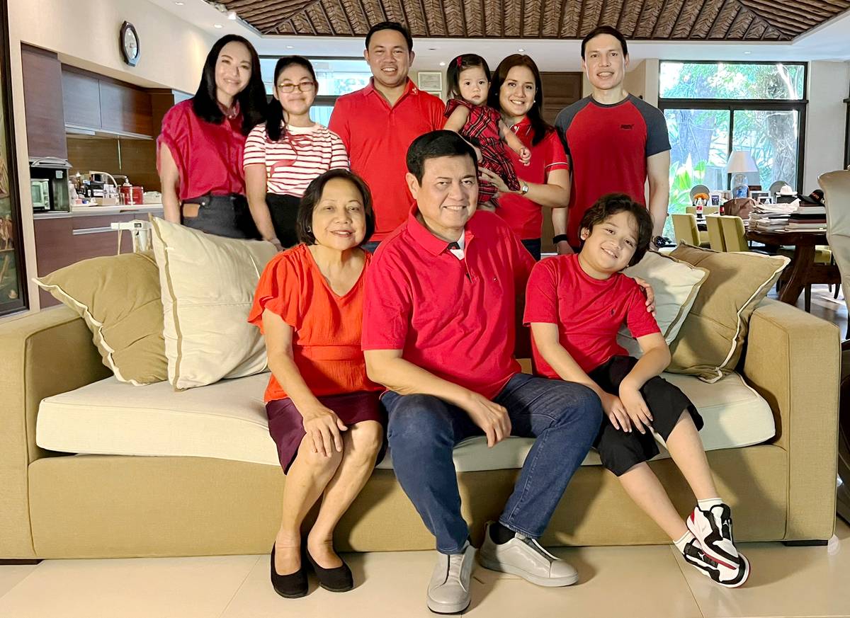 NEWYear's family photo with (from left) Emmeline Aglipay-Villar, Emma, Mark, Cara, Camille, Paolo, Cynthia, Manny, and Tristan.