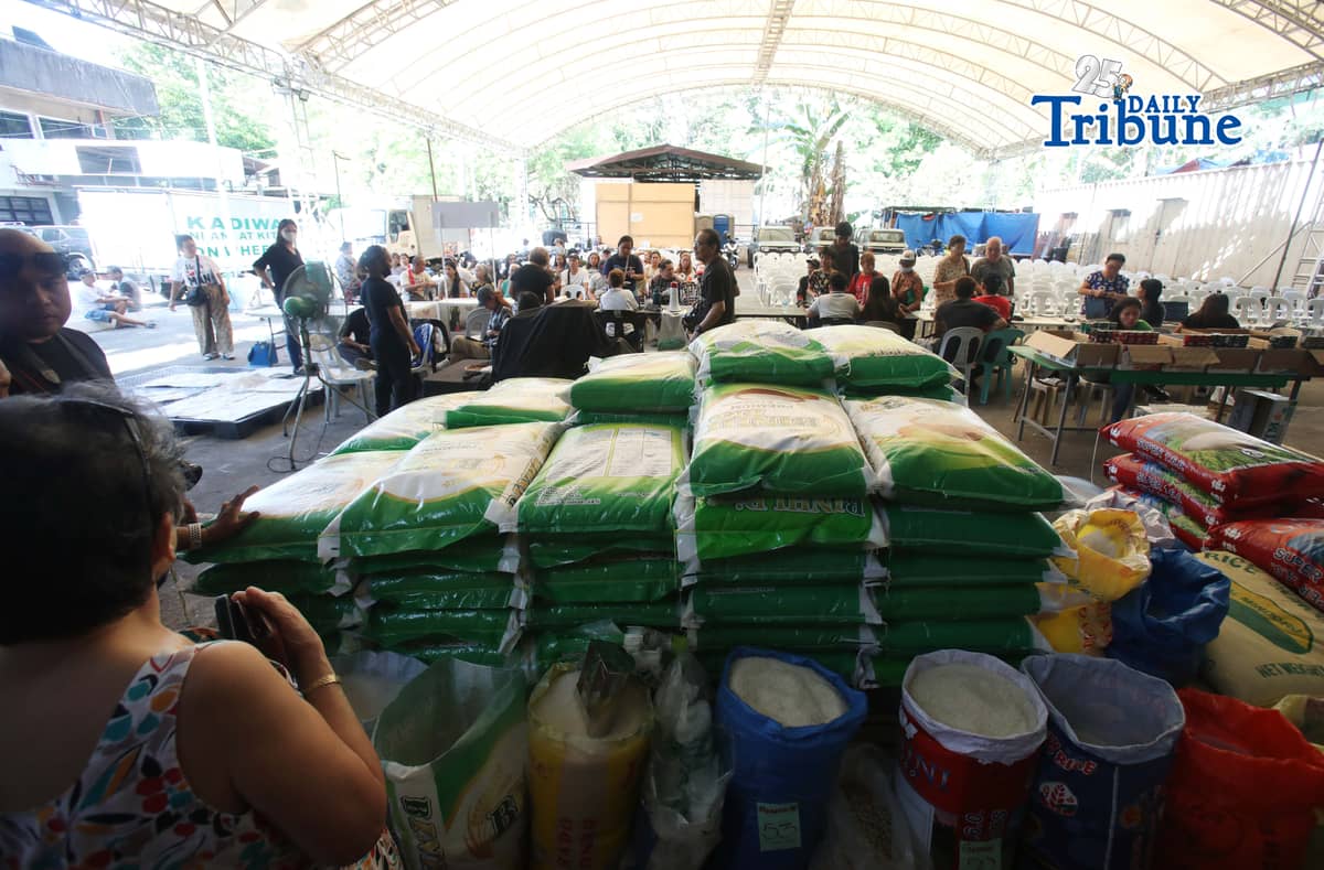 (May 25 2026) Individuals queue to buy affordable local or imported rice inside the Bureau of Animal Industry in Quezon City. Photo/Analy Labor