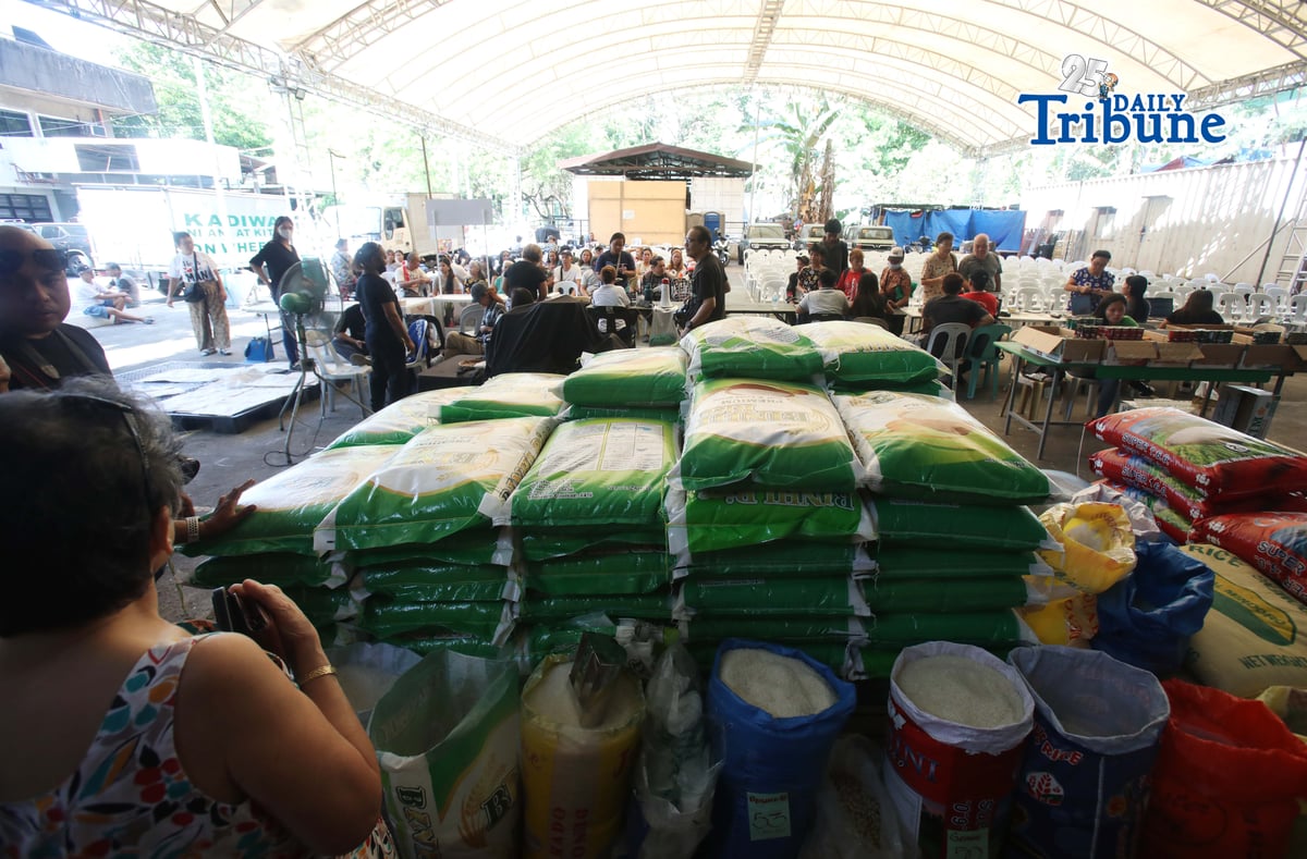 (May 25 2026) Individuals queue to buy affordable local or imported rice inside the Bureau of Animal Industry in Quezon City. Photo/Analy Labor