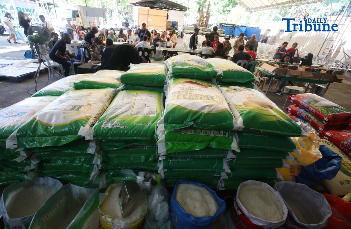 (May 25 2026) Individuals queue to buy affordable local or imported rice inside the Bureau of Animal Industry in Quezon City. Photo/Analy Labor