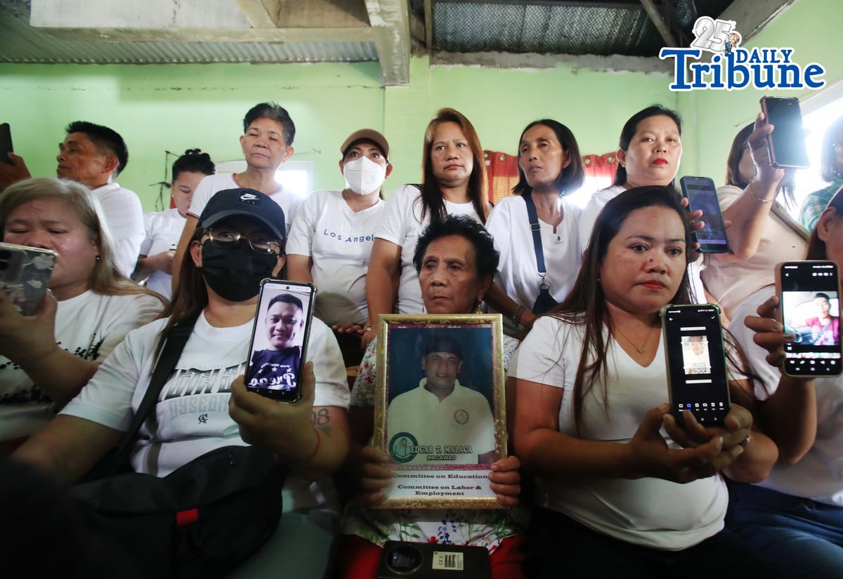 (May 25 2026) Relatives of the missing “sabungeros” shows a photo of their relatives and speak at the press conference held at Hagonoy Bulacan on Monday May 25 2026, to denied the allegation that they had abandoned the case, they said that they were not required to attend the hearing unless they were specifically called upon. They also cited the financial burden of transportation costs, noting that complainants from Bulacan would have to travel to Laguna for the hearing. Photo/Analy Labor