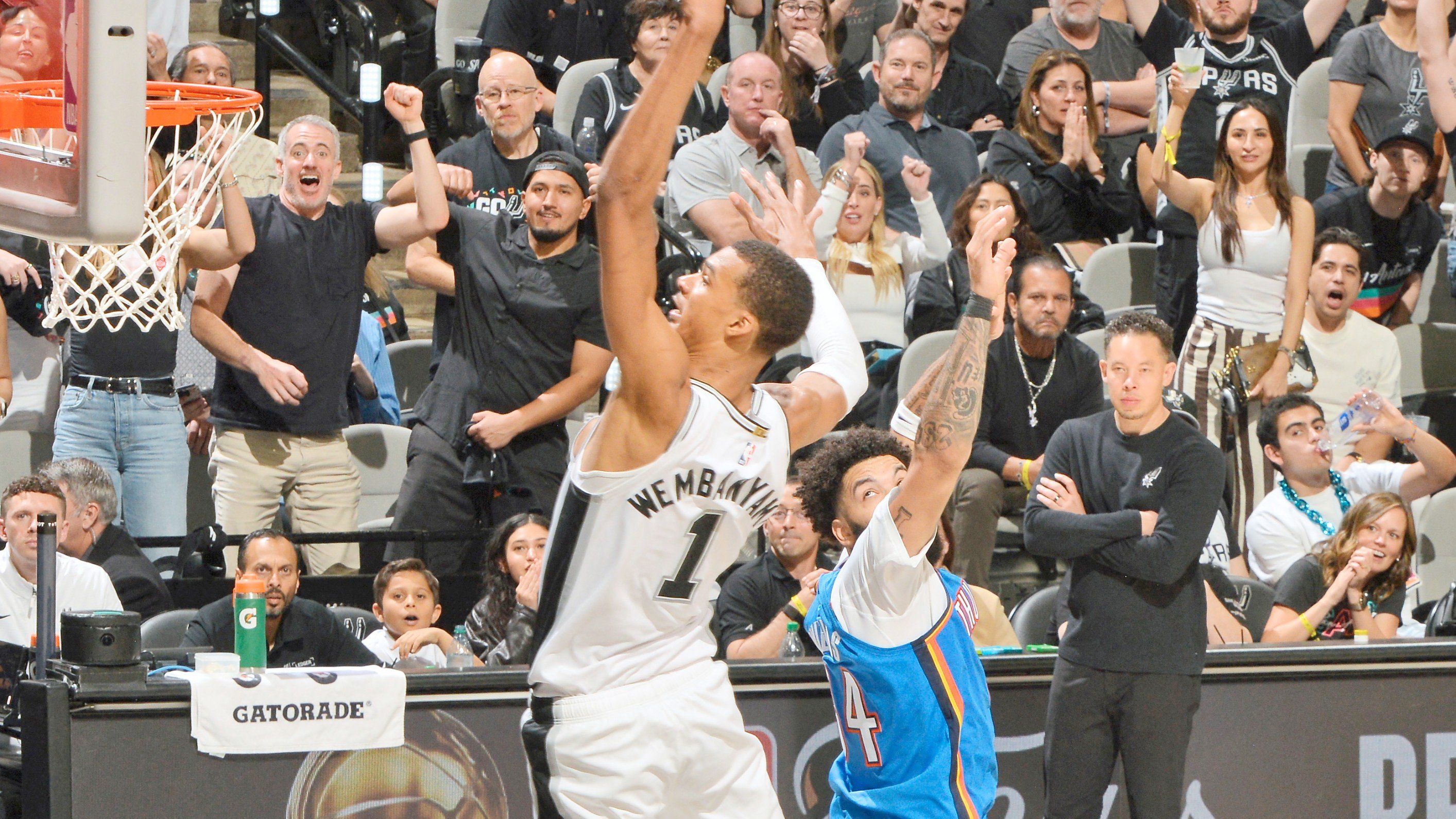 Wembanyama drops 33 as Spurs tie series