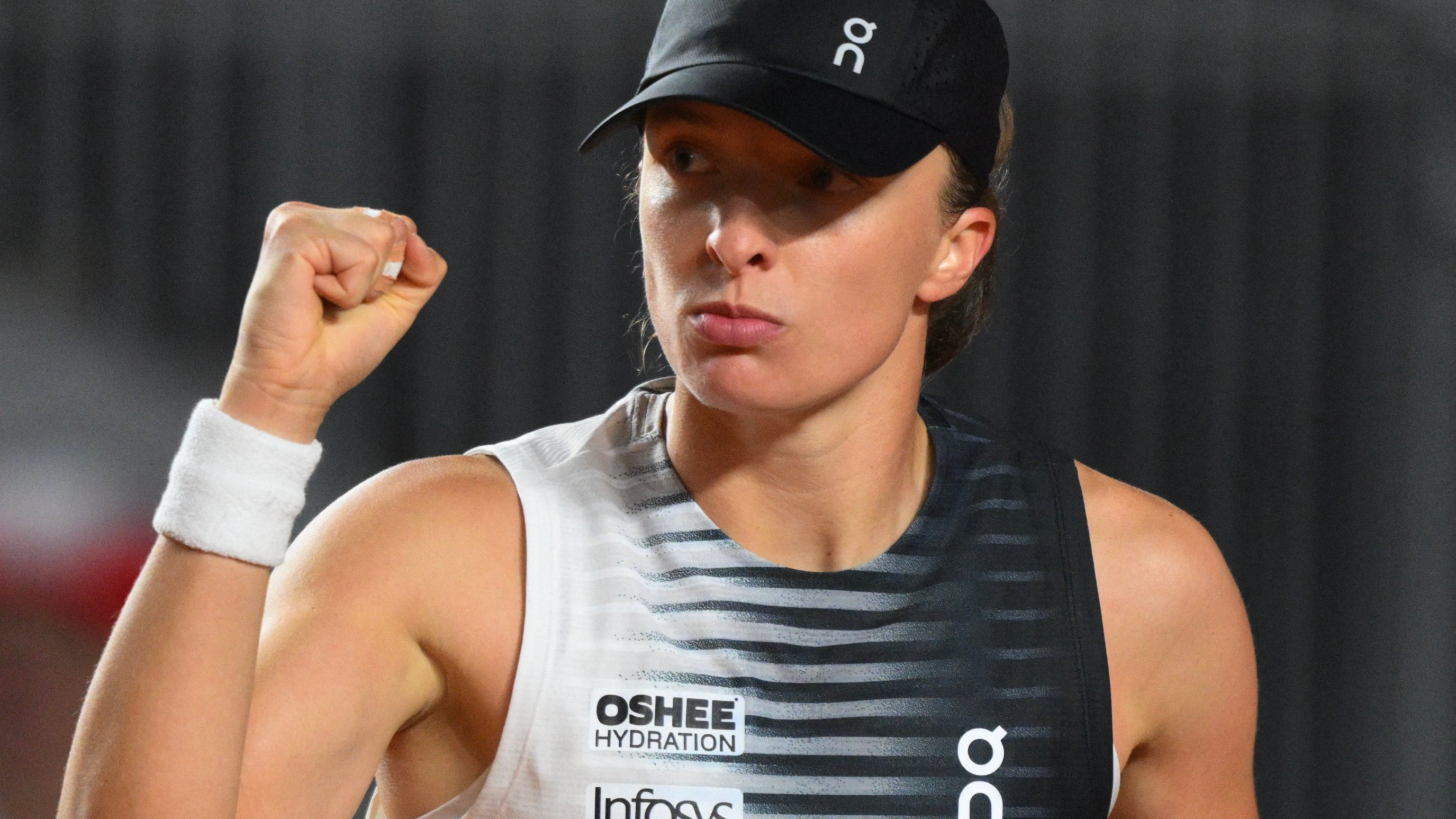 Swiatek plunges into French Open action