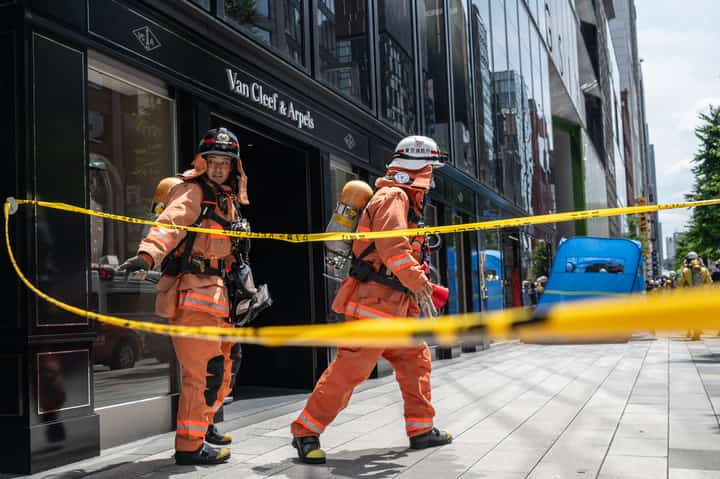 Spraying incident in mall injures 20