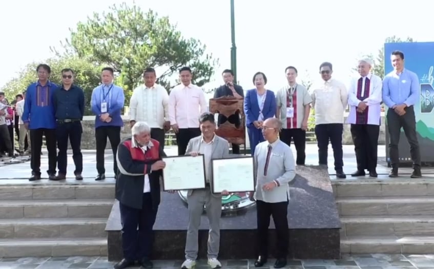 Baguio honors two literary figures with Balagtas award