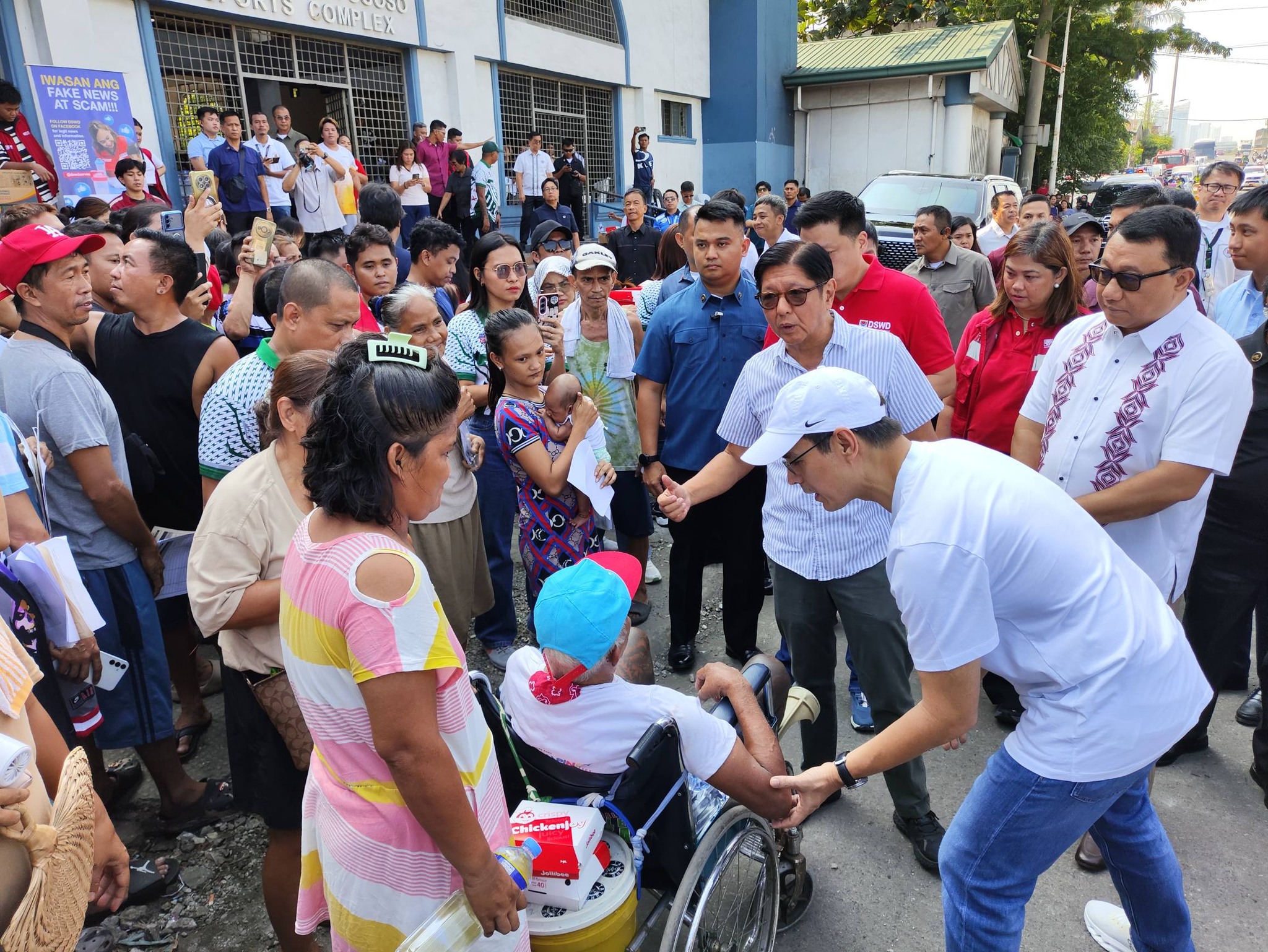PBBM visits Binondo fire victims
