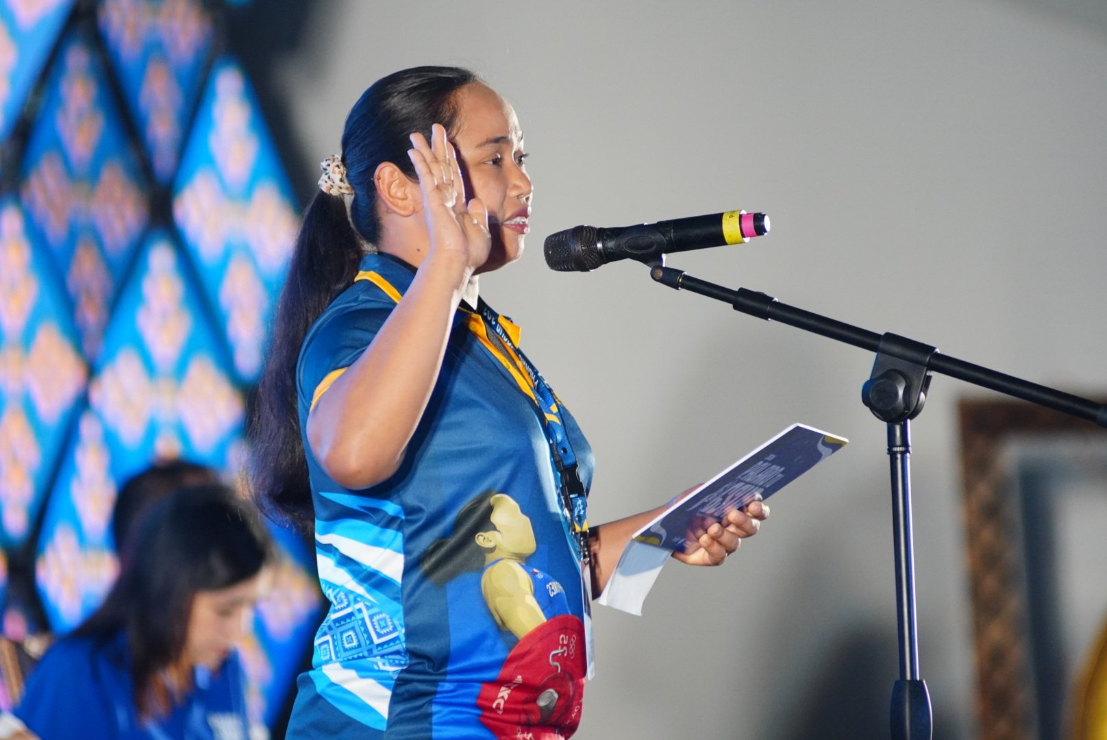 Hidilyn Diaz leads Palarong Pambansa oath as weightlifting becomes regular event