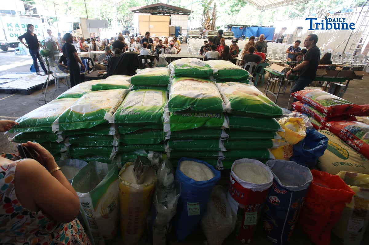 (May 25 2026) Individuals queue to buy affordable local or imported rice inside the Bureau of Animal Industry in Quezon City. Photo/Analy Labor