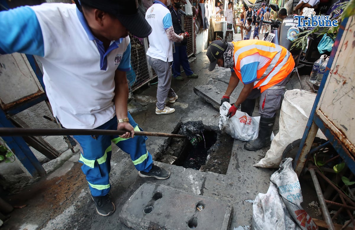 (May 26 2026) Pasig City LGU conducts a clean up drive at Barangay Kalawaan, Pasig City, on Tuesday, May 26, 2026. They Remove the trash at the canal to avoid clogging that causes flooding as a preparation for the rainy seasons. Photo/Analy Labor