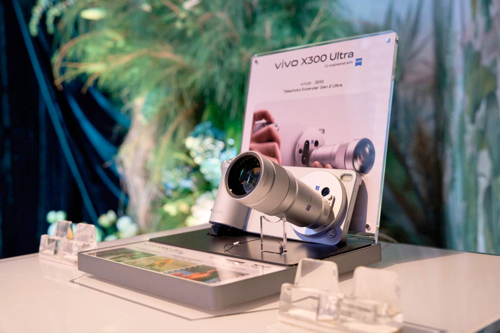 Vivo X300 Ultra blurs line between phone and pro camera