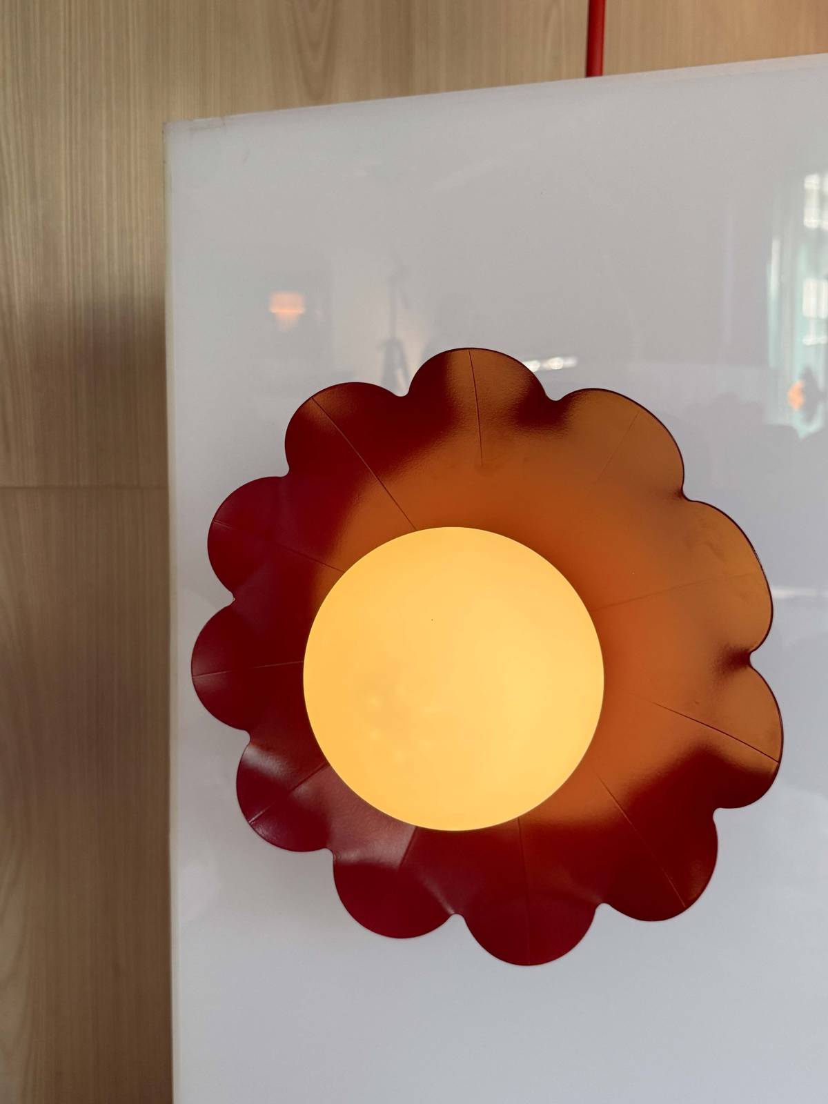 FLOR M wall and ceiling surface lamp in Pommy Burgundy Color.