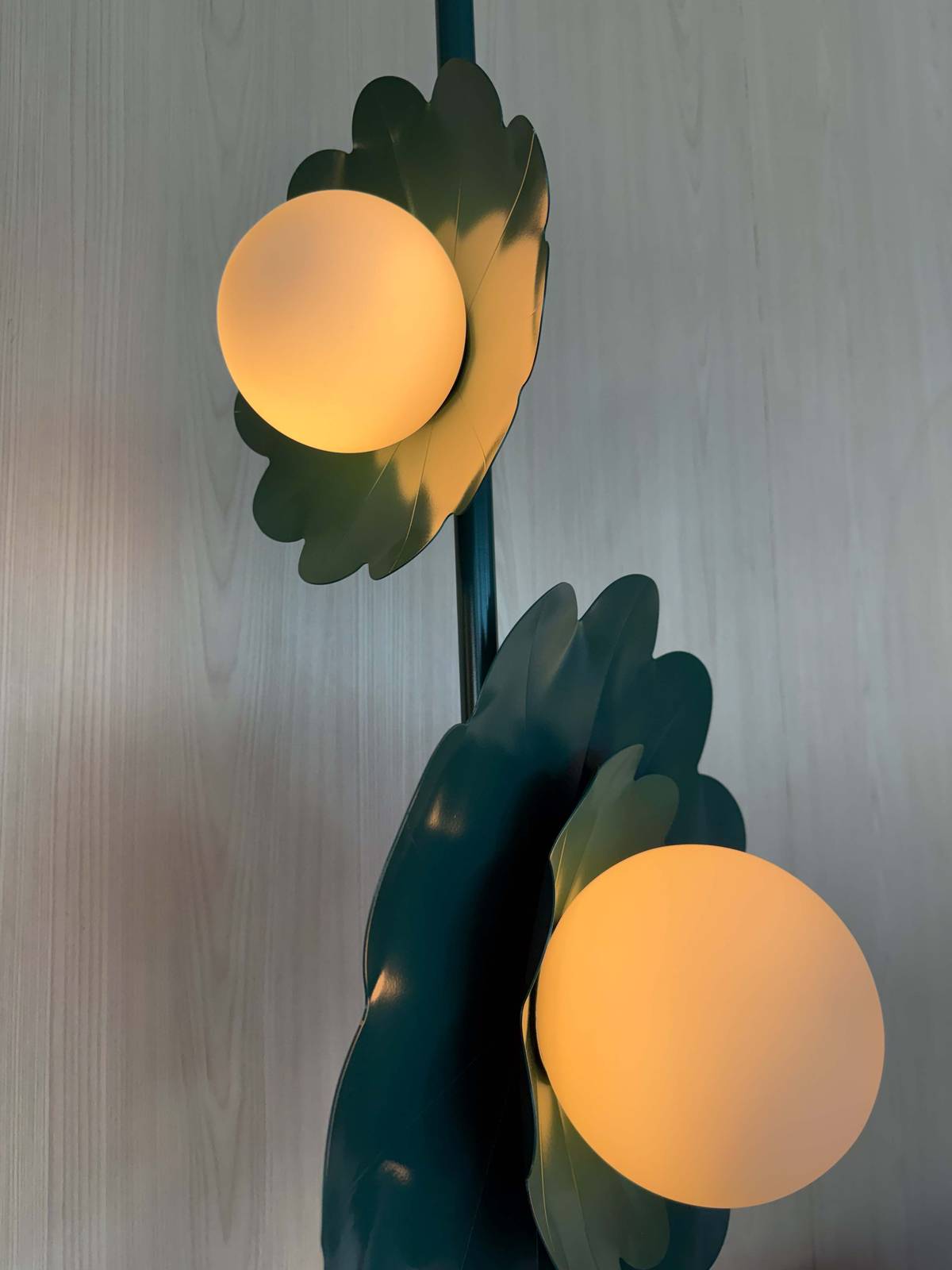 ‘RAMO Especial’ floor lamp in Forrest Color.