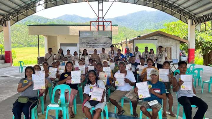 191 farmers in Dingalan, Aurora received Certificates of Condonation with Release of Mortgage clearing them of further land debt and improving agricultural opportunities in the area.