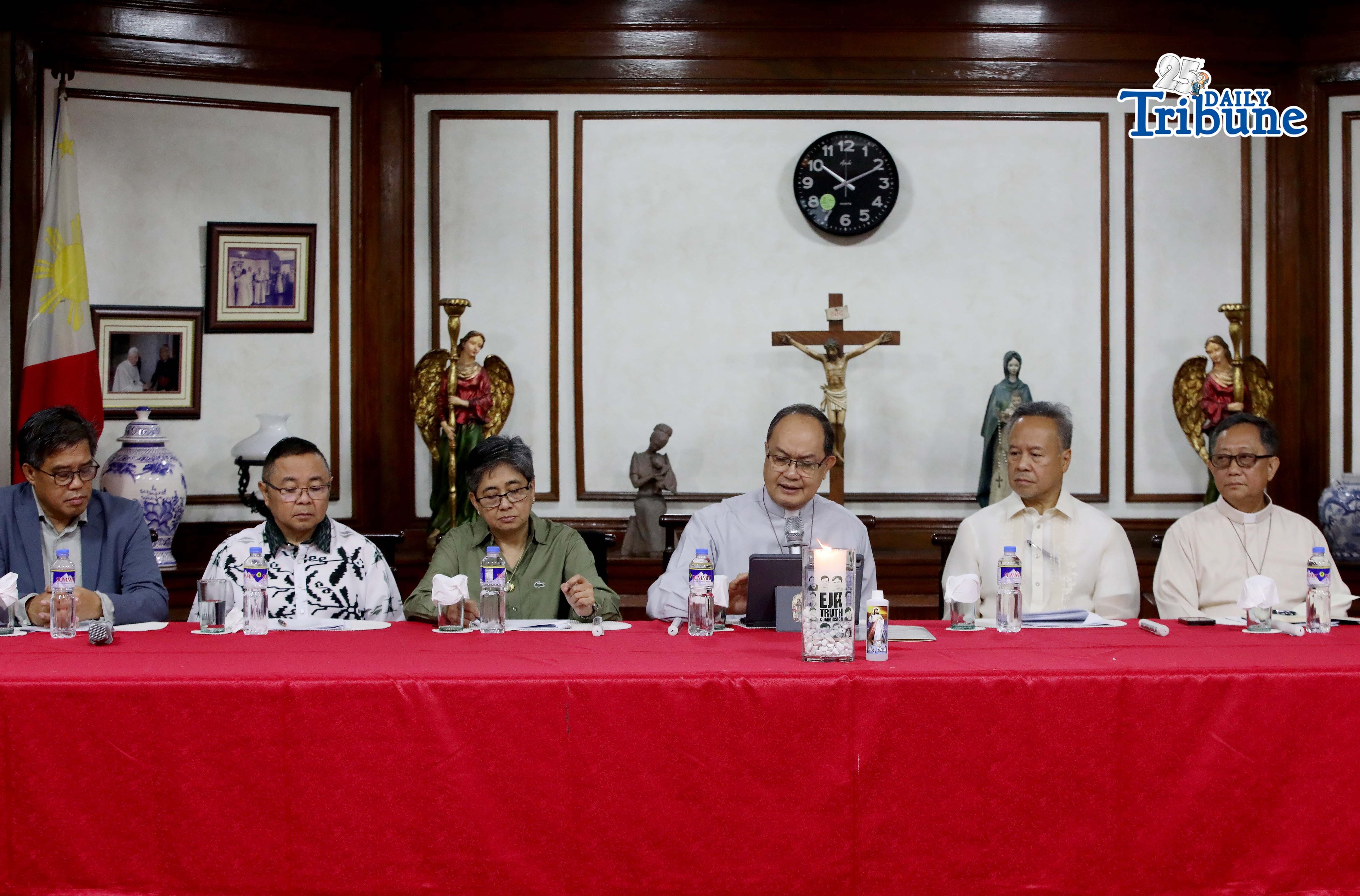 (May 27 2026) Human rights advocates, religious leaders, and members of civil society, led by Carlos Conde, Dr. Al Fuertes, forensics pathologist Dr. Raquel Barros del Rosario-Fortun, Cardinal Pablo "Ambo" David, former ICC Judge Raul Pangalangan, Fr. Daniel Franklin E. Pilario, Fr. Flaviano “Flavie” Villanueva, light the candles, during the launching of the EJK Truth Commission at Villa San Miguel on Wednesday, May 27, 2026. The independent, civilian-led, and truth-seeking body aims to establish a credible public record of extrajudicial killings and related abuses in the Philippines, nearly a decade after drug war-related killings escalated nationwide in 2016. The Commission is guided by Pablo Virgilio David as adviser to help safeguard its integrity, independence, and mission in pursuing truth, justice, and healing. Photo/Analy Labor