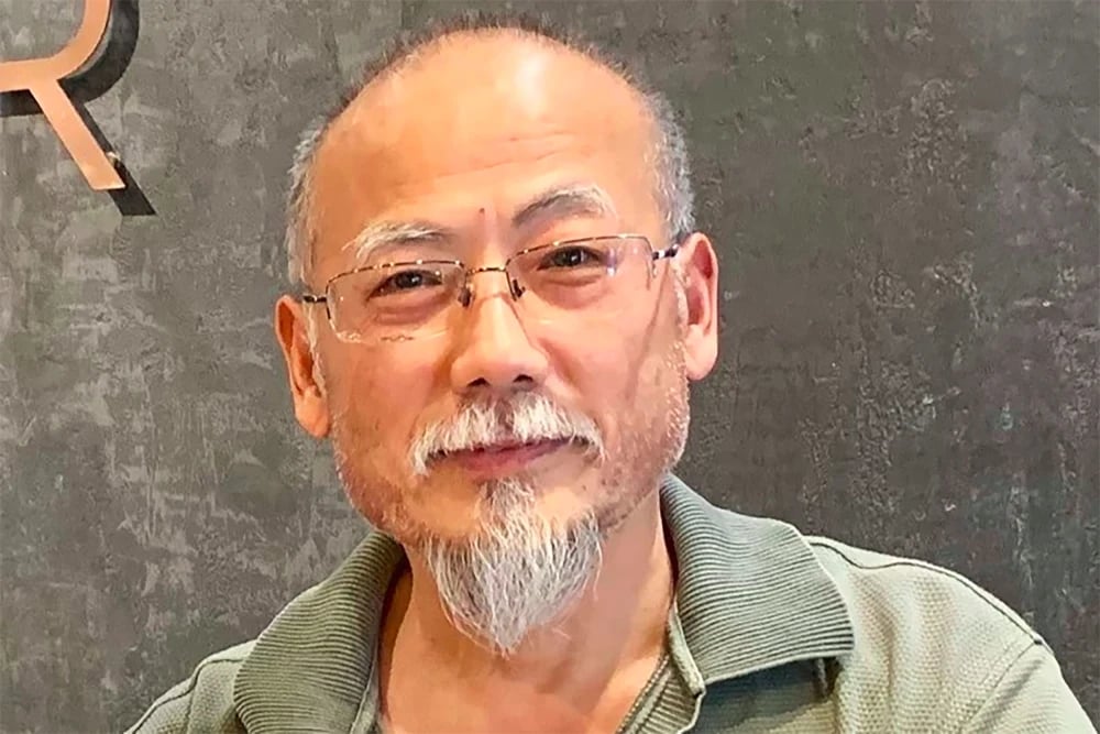 Chinese dissident escapes 