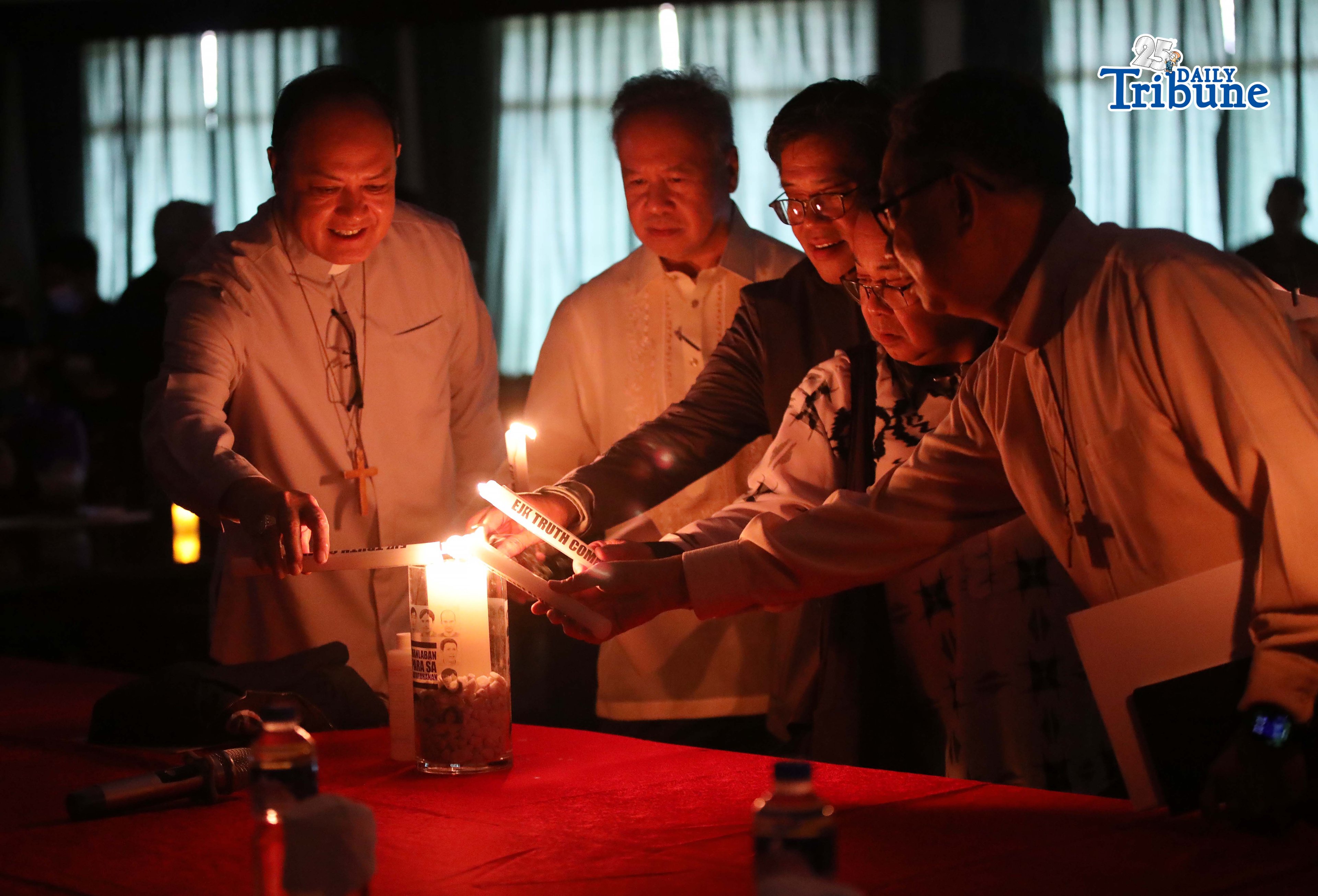 (May 27 2026) Human rights advocates, religious leaders, and members of civil society, led by Carlos Conde, Dr. Al Fuertes, forensics pathologist Dr. Raquel Barros del Rosario-Fortun, Cardinal Pablo "Ambo" David, former ICC Judge Raul Pangalangan, Fr. Daniel Franklin E. Pilario, Fr. Flaviano “Flavie” Villanueva, light the candles, during the launching of the EJK Truth Commission at Villa San Miguel on Wednesday, May 27, 2026. The independent, civilian-led, and truth-seeking body aims to establish a credible public record of extrajudicial killings and related abuses in the Philippines, nearly a decade after drug war-related killings escalated nationwide in 2016. The Commission is guided by Pablo Virgilio David as adviser to help safeguard its integrity, independence, and mission in pursuing truth, justice, and healing. Photo/Analy Labor
