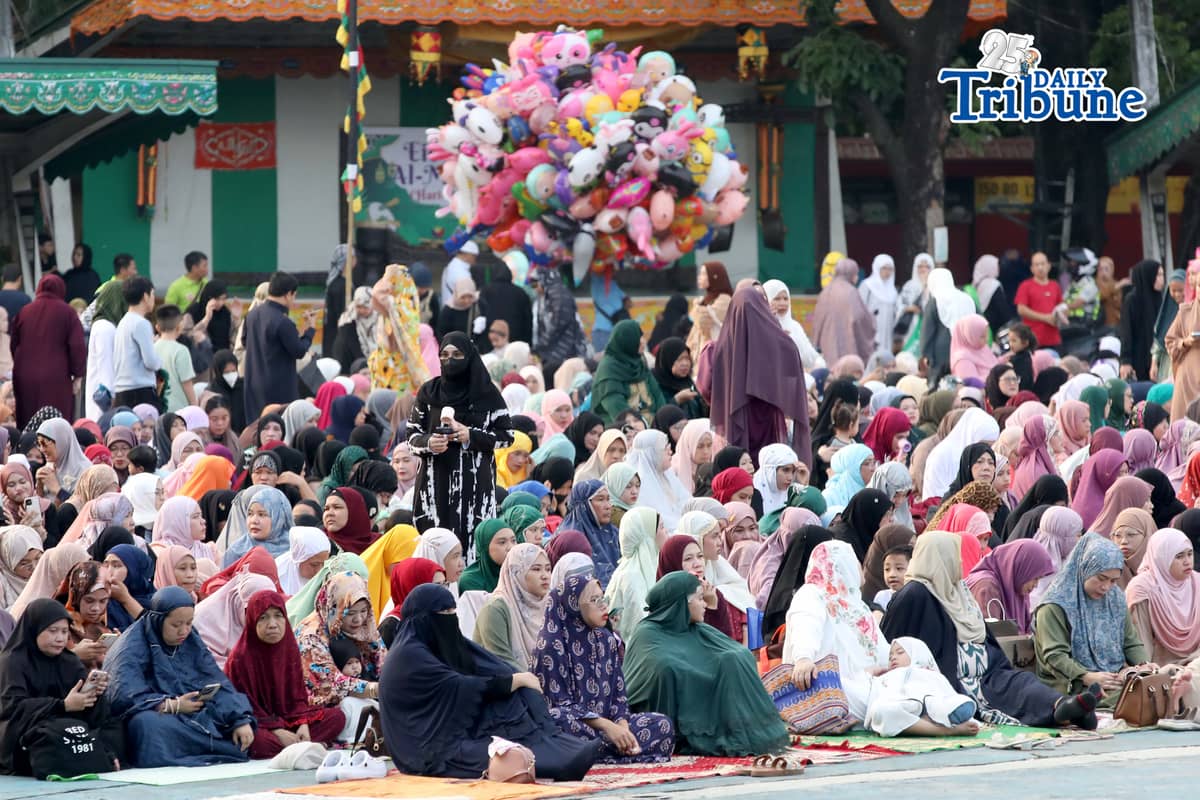 (May 27 2026) Muslims gather in prayer at the Quezon Memorial Circle in Quezon City on Wednesday, May 27, 2026, as they celebrate Eid’l al-Adha or the Feast of Sacrifice, one of the two most important holidays in the Islamic calendar, honoring the devotion of Prophet Ibrahim (Abraham) and his willingness to sacrifice his son Ismail as an act of obedience to God. Photo/Analy Labor