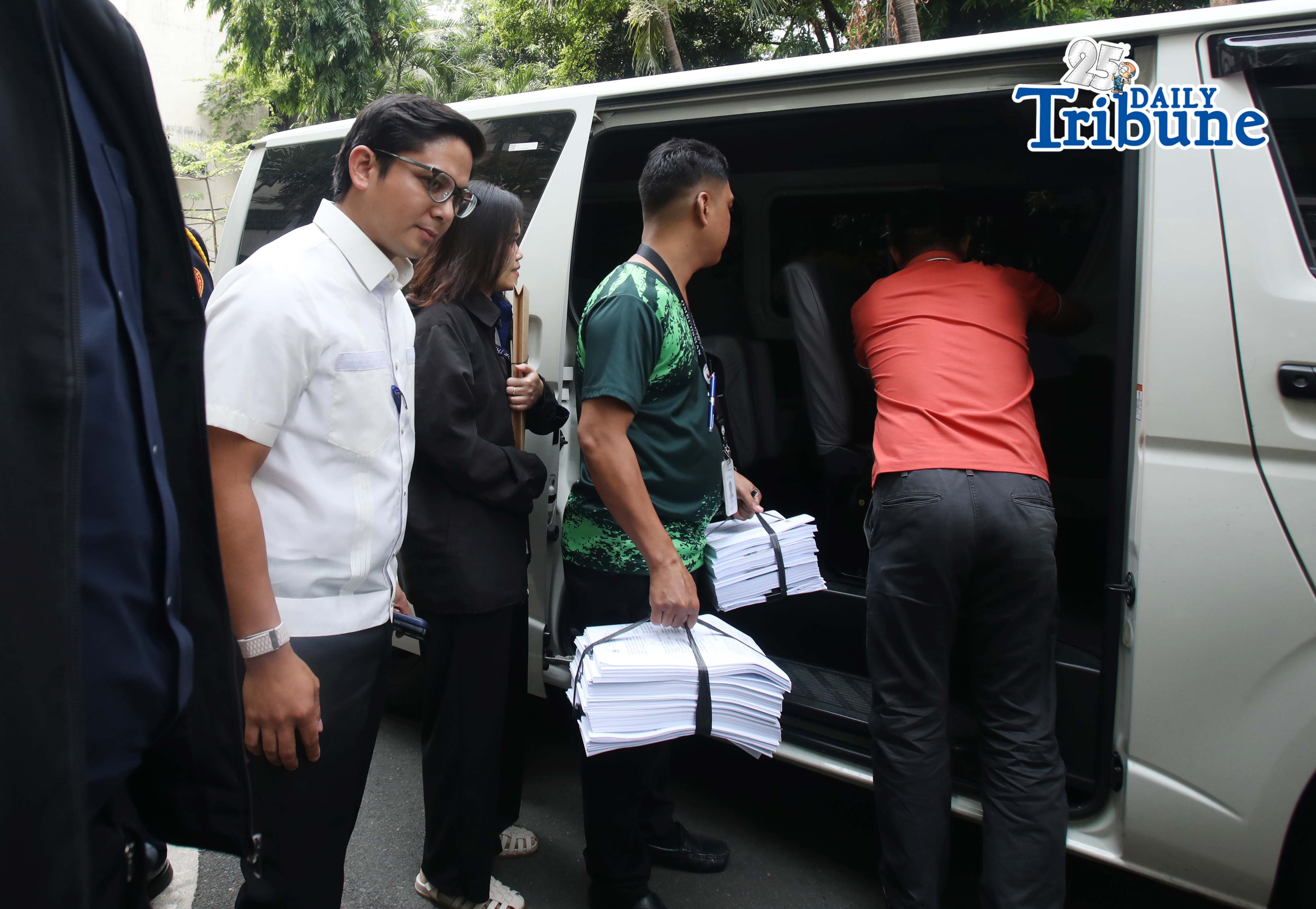Chiz denies taking kickbacks 
