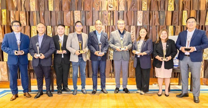 LEADERS IN SUSTAINABILITY AND INNOVATION. One Meralco leaders have been at the forefront of championing purpose-driven initiatives that benefit the company stakeholders. Seen from photo (L-R) are Meralco Vice President and Head of Facilities and Safety Management Jerry B. Lao, One Meralco Foundation President and Meralco Chief Corporate Social Responsibility Officer Jeffrey O. Tarayao, Meralco Vice President and Head of DU Business Development Office Andrew Jason B. Tan, Meralco First Vice President and Chief Sustainability Officer Raymond B. Ravelo, Meralco PowerGen Corporation (MGEN) President and Chief Executive Officer Emmanuel V. Rubio, Meralco Executive Vice President and Chief Operating Officer Ronnie L. Aperocho, Meralco Senior Vice President and Head of Customer Relations & Services Charina P. Padua, Meralco Senior Vice President and Chief Audit Executive Melanie T. Oteyza and Meralco Senior Vice President and Head of Strategic DU Partnerships Arnel Paciano D. Casanova.