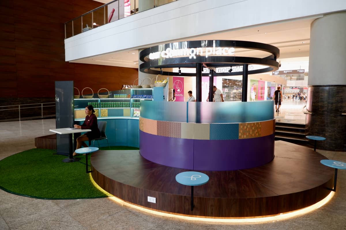 GLORIETTA features communal tables.