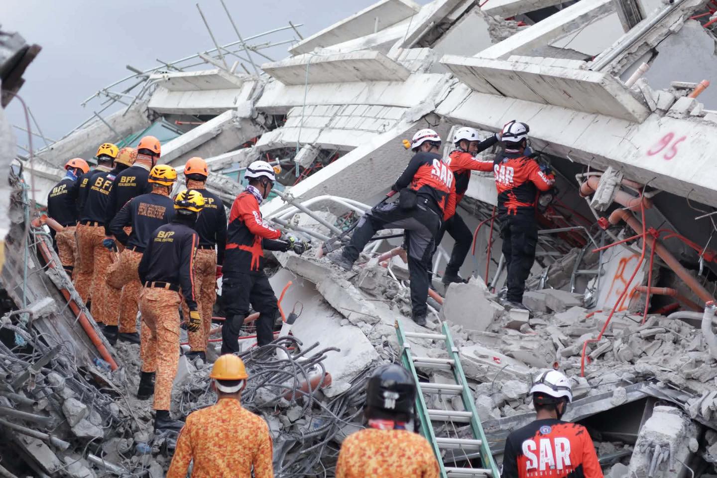Pampanga collapse: Father, son among dead