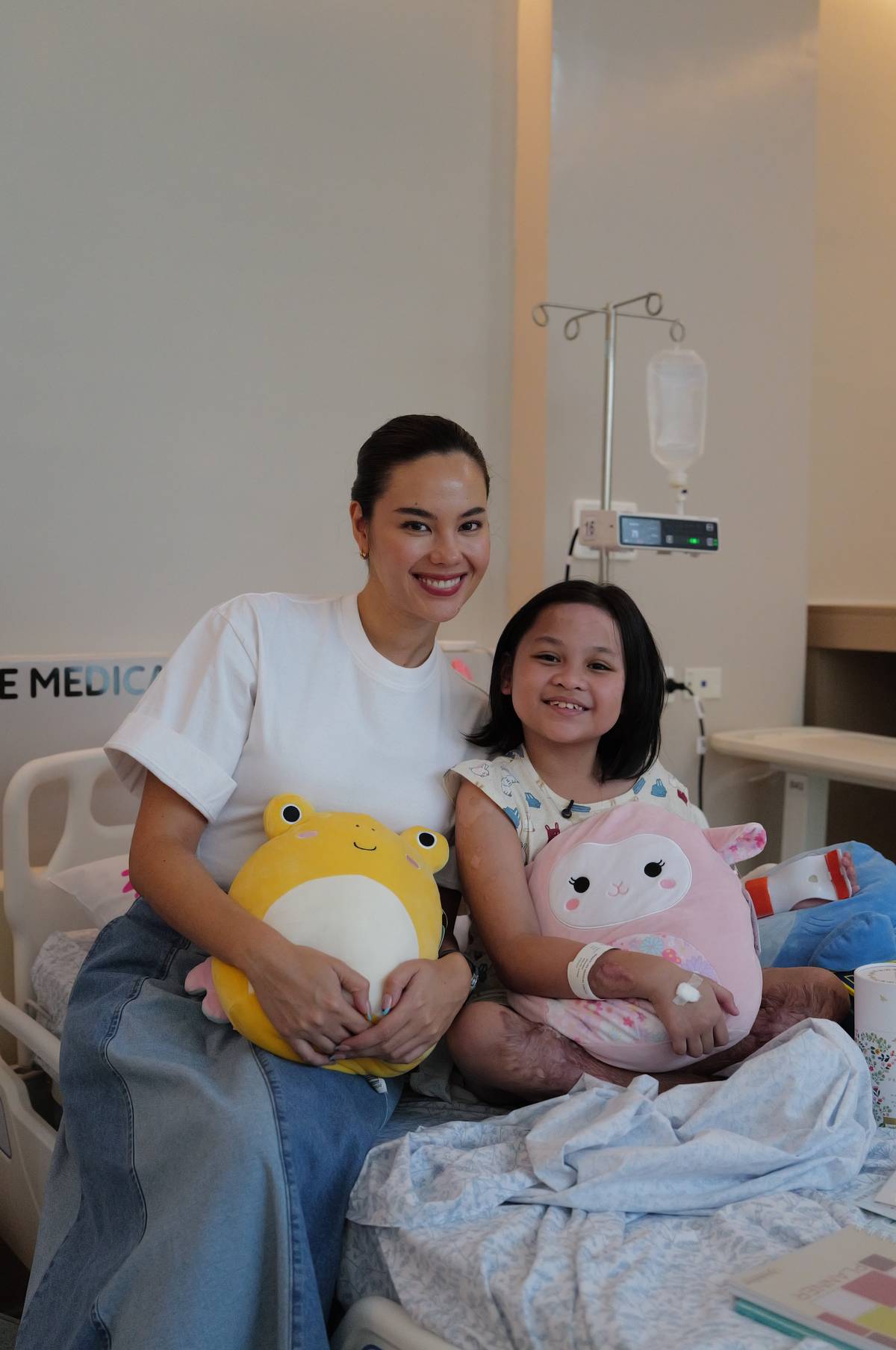 CATRIONA Gray (left)