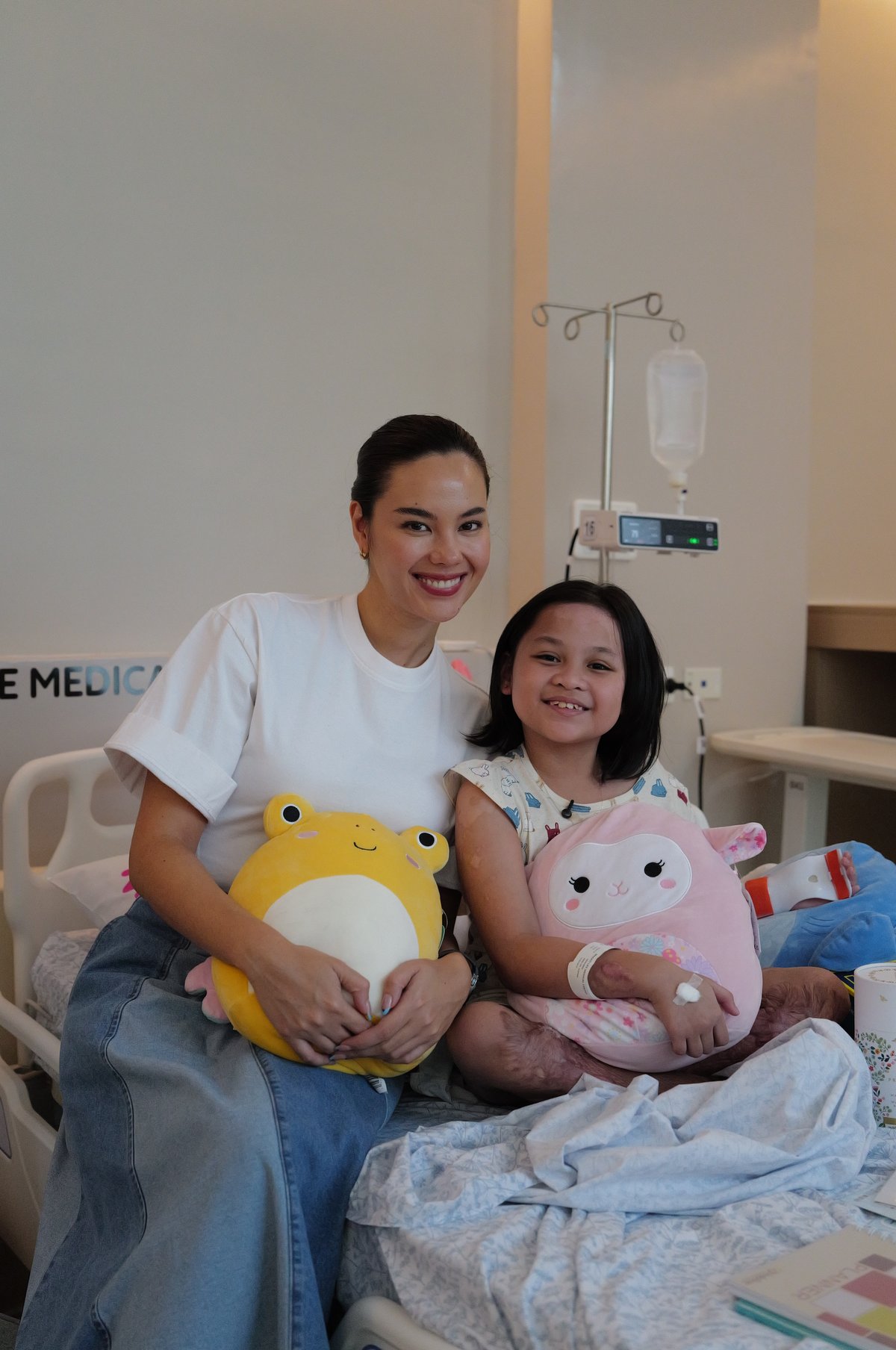 CATRIONA Gray (left)