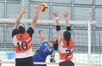 DIZA Marie Berayo lends a hand in the National Capital Region’s 22-25, 25-14, 25-19, 25-18 win over Negros Island Region in their gold medal match in the secondary girls volleyball event of the 66th Palarong Pambansa on Saturday in Agusan del Sur.