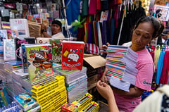 Divisoria crowds swell as schools set opening