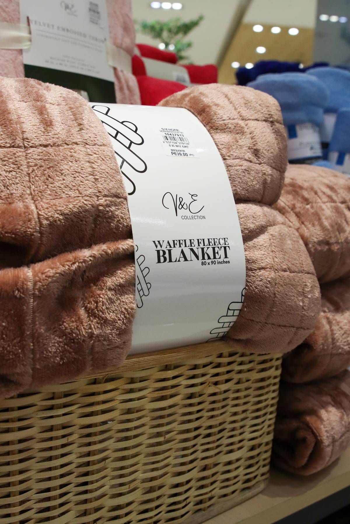 WAFFLE fleece blanket.