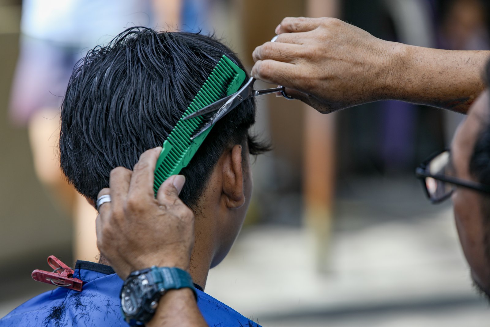Members of the Triskelion Grand Fraternity jumpstarted a back-to-school free haircut outreach program at Kamias Extension, Quezon City on Sunday, 31 May, 2026. Thirty community students for the upcoming school year have been provided with haircuts along the community covered court.| Aram Lascano