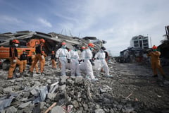 Seventh body recovered from collapsed Angeles City building
