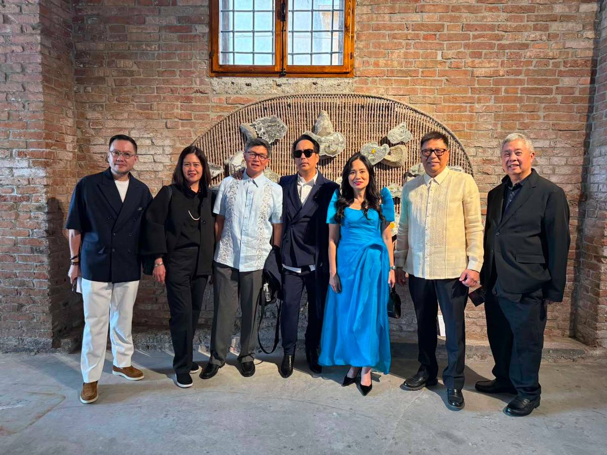 MALABON’s pride: Lyndon Cayco, Jackie Lucas, Monchet Lucas, featured artist Ronald Ventura, Mayor Jeannie Sandoval, former Cong. Ricky Sandoval and Jerry Lucas.