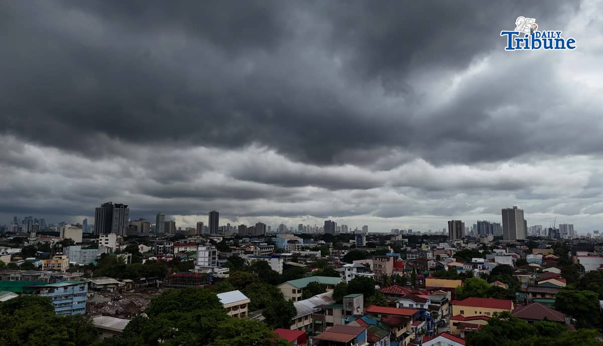 Dark clouds loom over Metro Manila and nearby provinces on Monday as Typhoon Domeng (Jangmi) continues to enhance the southwest monsoon, bringing rains to parts of the country. PAGASA said the storm may exit the Philippine Area of Responsibility by Monday night. | Photo by Analy Labor