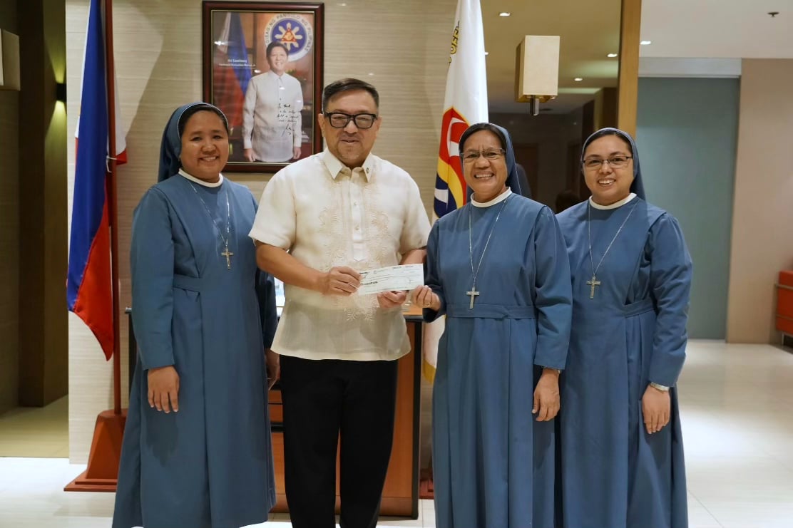 PCSO extends P490,000 assistance to child-caring foundation