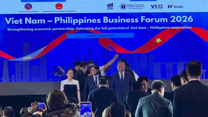 (From left) Trade Secretary Cristina Roque, President Ferdinand Marcos and Vietnamese President To Lam graced the Vietnam-Philippines Business Forum at the Diamond Hotel Manila on Monday.