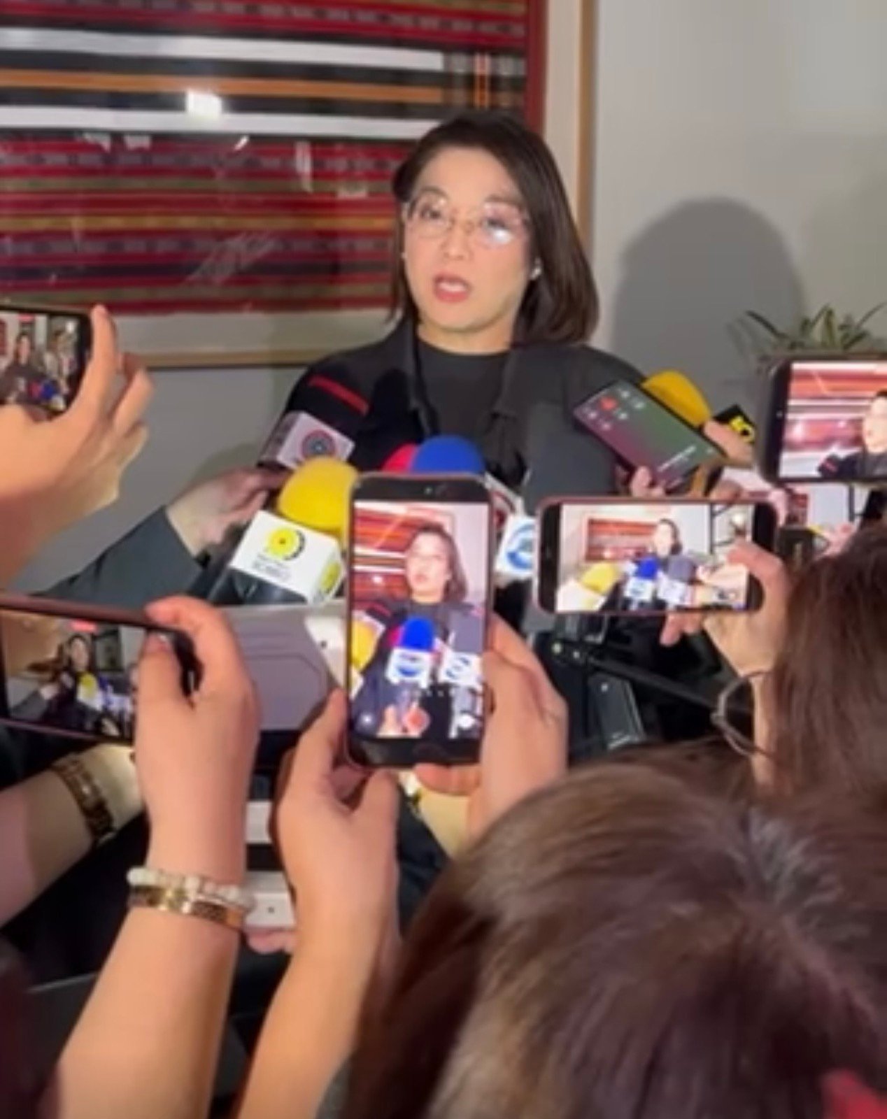 Palace praises Jinggoy surrender, denies political deal