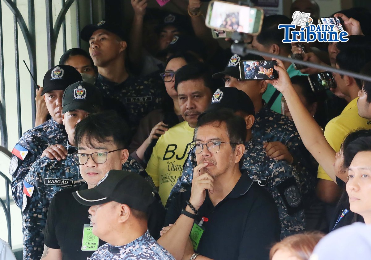 (June 02 2026)  Senator Jinggoy Estrada heavily guarded when he arrived at Sadiganbayan Second Division on Tuesday June 2 2026, for the arraignment of his graft case over the alleged flood control kickback scheme. The Sandiganbayan Second Division on Tuesday postponed the arraignment of graft cases against Sen. Jinggoy Estrada moved to Thursday morning June  4 2026. Photo/Analy Labor