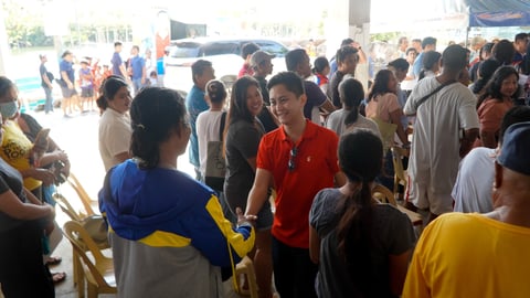 1,400 Laoag residents receive financial assistance under DSWD program