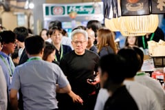 Huang woos Korea tech execs